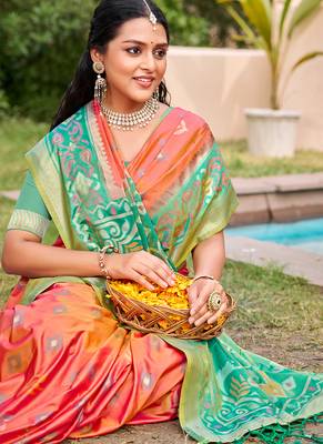 Peach silk blend woven saree with contrast pallu and border 2