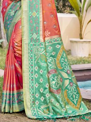 Peach silk blend woven saree with contrast pallu and border 3