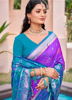 Purple silk blend woven saree with contrast pallu and border 2