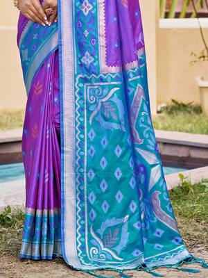 Purple silk blend woven saree with contrast pallu and border 3