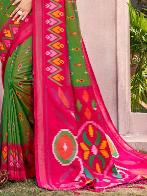 mehendi green pochampally silk blend saree with contrast geometric pallu and border 3