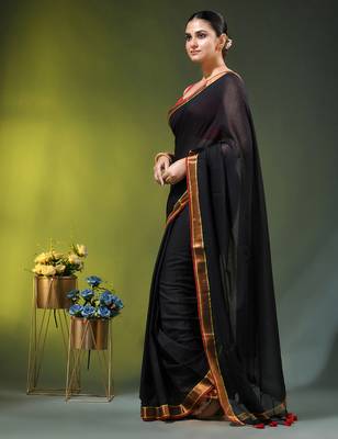 black solid mulmul cotton blend saree with contrast border 3