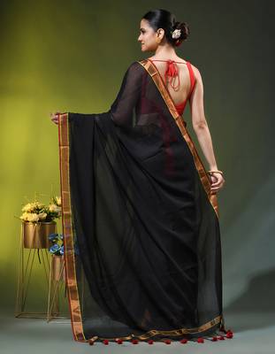 black solid mulmul cotton blend saree with contrast border 4