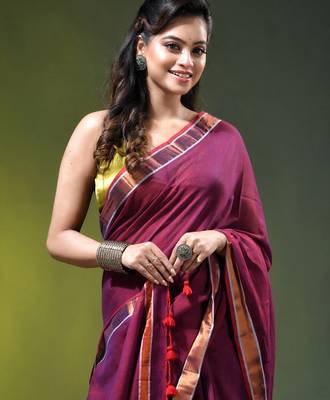 magenta solid mulmul cotton blend saree with contrast border 2