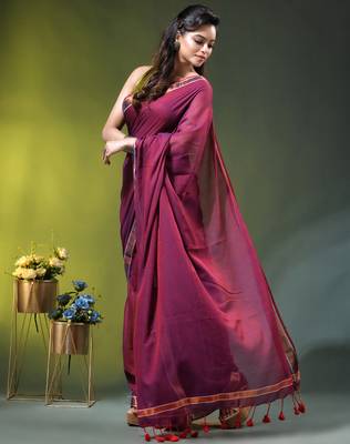 magenta solid mulmul cotton blend saree with contrast border 3