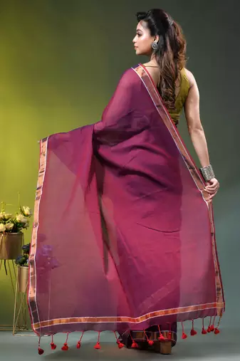 magenta solid mulmul cotton blend saree with contrast border