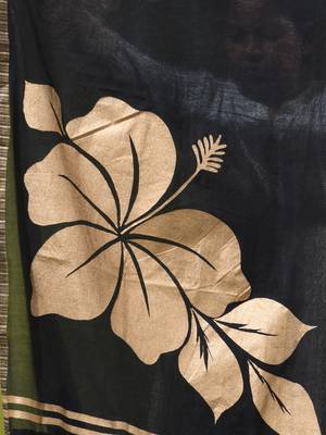 black mulmul cotton blend saree with golden hibiscus foil print 5