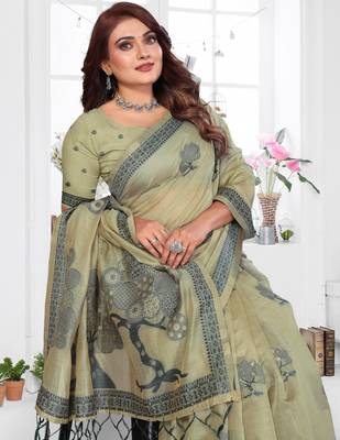 green jacquard cotton blend saree with blouse  3