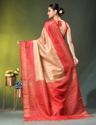 beige &red zari woven checked silk blend saree 3