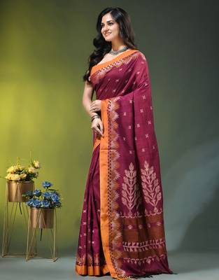 magenta cotton blend saree with ethnic motifs 2