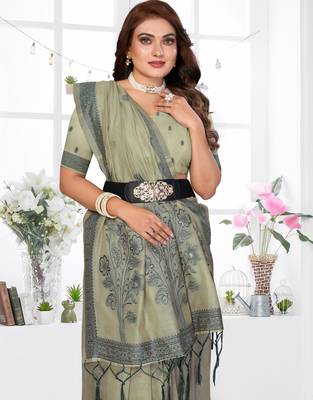green jacquard cotton blend saree with blouse  3