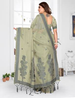 green jacquard cotton blend saree with blouse  4