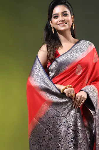red zari woven crepe khaddi saree