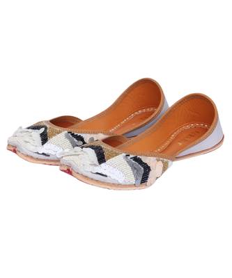 White multicolor pearls and cutdana embellished jutti 4