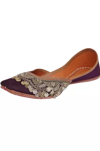 Plum purple dabka and cutdana work jutti