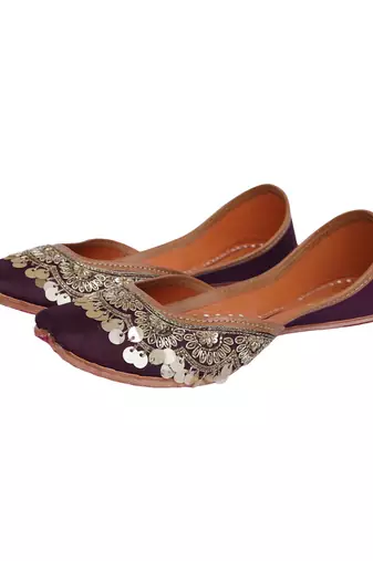 Plum purple dabka and cutdana work jutti