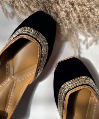 Black velvet cut-dana work jutti 2