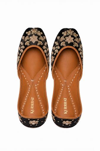 Black gota patti work jutti