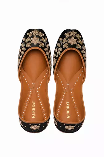Black gota patti work jutti