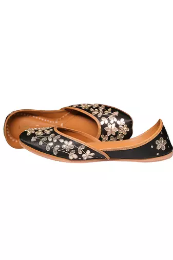 Black gota patti work jutti
