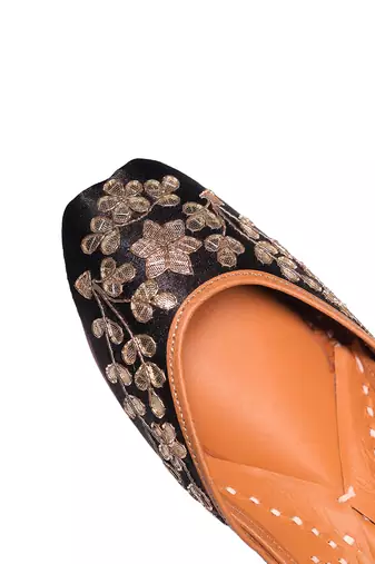 Black gota patti work jutti