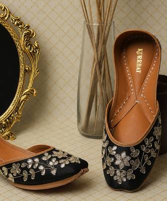 Black gota patti work jutti 5