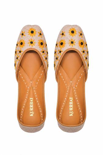 Beige embroidered sunflower motifs jutti