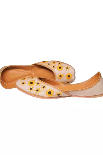 Beige embroidered sunflower motifs jutti