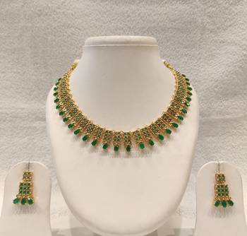 Certified natural freshwater pearls jewellery gold-toned green stone choker necklace & earrings set emerald green stones 3