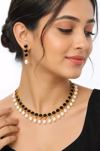 Certified natural freshwater pearls jewellery black stone & pearl choker necklace set earrings, gold-toned pearl drop.