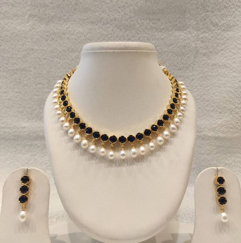 Certified natural freshwater pearls jewellery black stone & pearl choker necklace set earrings, gold-toned pearl drop.
