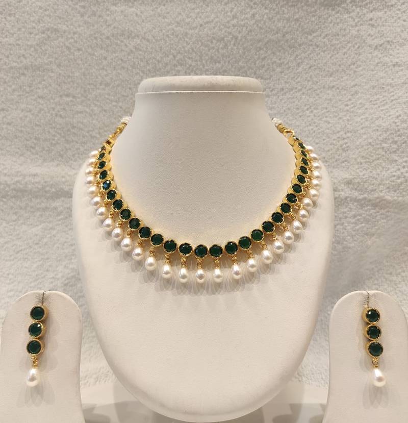 Certified natural freshwater pearls jewellery emerald green crystal & pearl drop choker necklace earring set.
