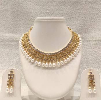 Certified natural freshwater pearls jewellery gold-tone finish, dangling pearl drops, matching earrings. 2
