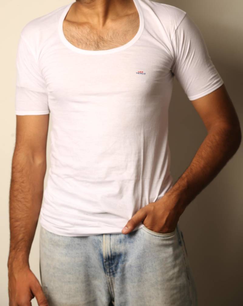 Men's white solid round neck half sleeve vest