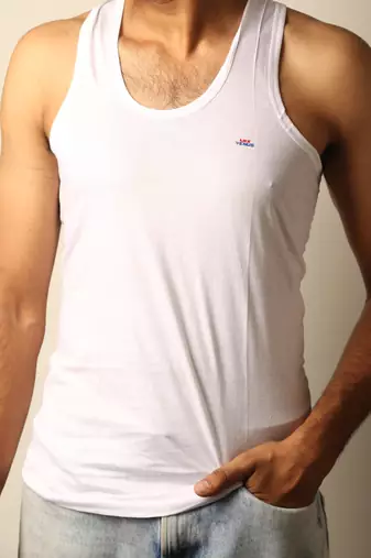 Men's white solid round neck sleeveless vest