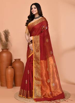 maroon cotton blend handloom saree with running blouse piece pallu & border zari work 2