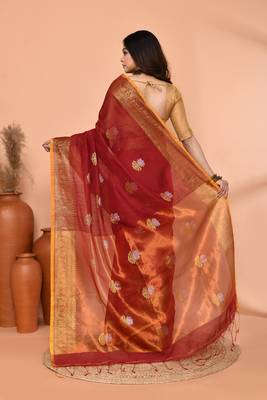 maroon cotton blend handloom saree with running blouse piece pallu & border zari work 3