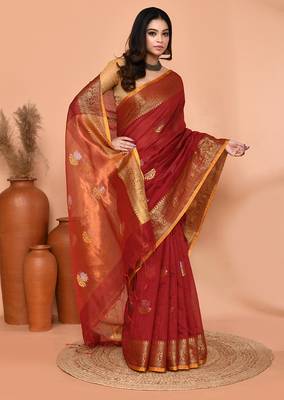 maroon cotton blend handloom saree with running blouse piece pallu & border zari work 4