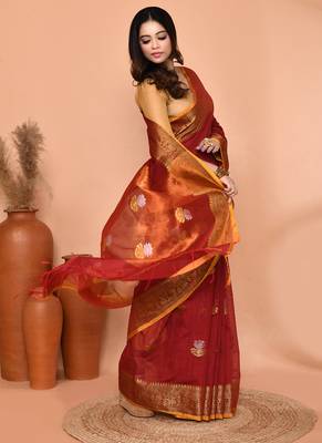 maroon cotton blend handloom saree with running blouse piece pallu & border zari work 5