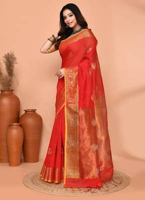 red cotton blend handloom saree with running blouse piece pallu & border zari work 2