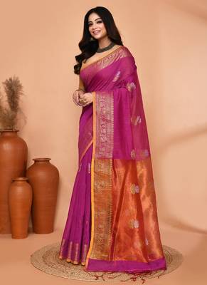 magenta cotton blend handloom saree with running blouse piece pallu & border zari work 2