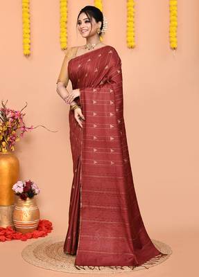 maroon silk blend handloom saree with running blouse piece 2
