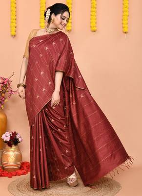 maroon silk blend handloom saree with running blouse piece 4