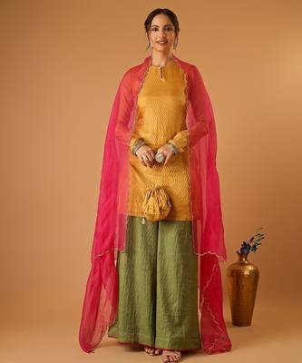 Zigzag zari weave yellow short kurta with green palazzo and hot pink katan silk dupatta 5