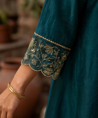 Teal embroidered chanderi kurta set with tissue dupatta 2