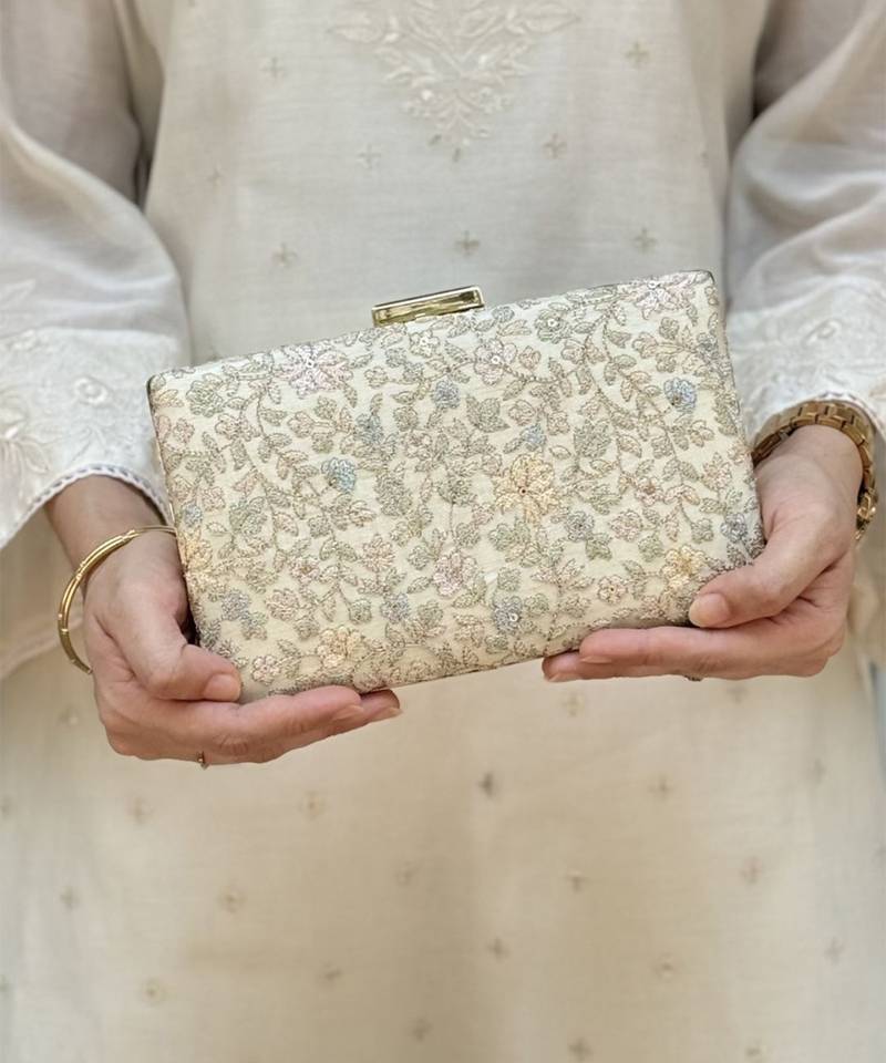 Beige tissue suede clutch