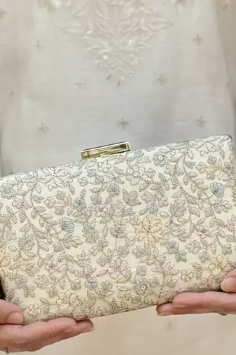Beige tissue suede clutch
