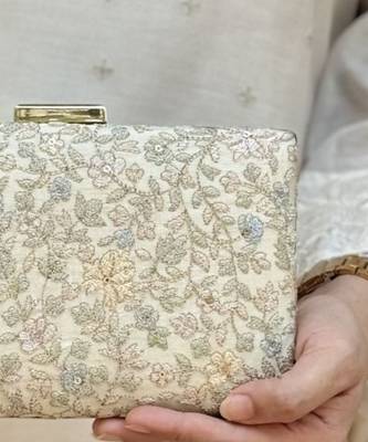 Beige tissue suede clutch 4