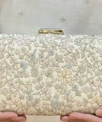 Beige tissue suede clutch 5