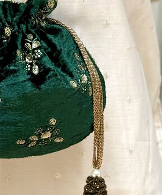 Green velvet suede potli bag 4